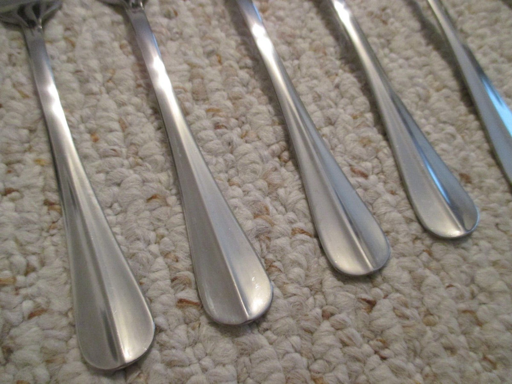 Pfaltzgraff Baguette Flatware 29 pc mixed set    Simplicity??