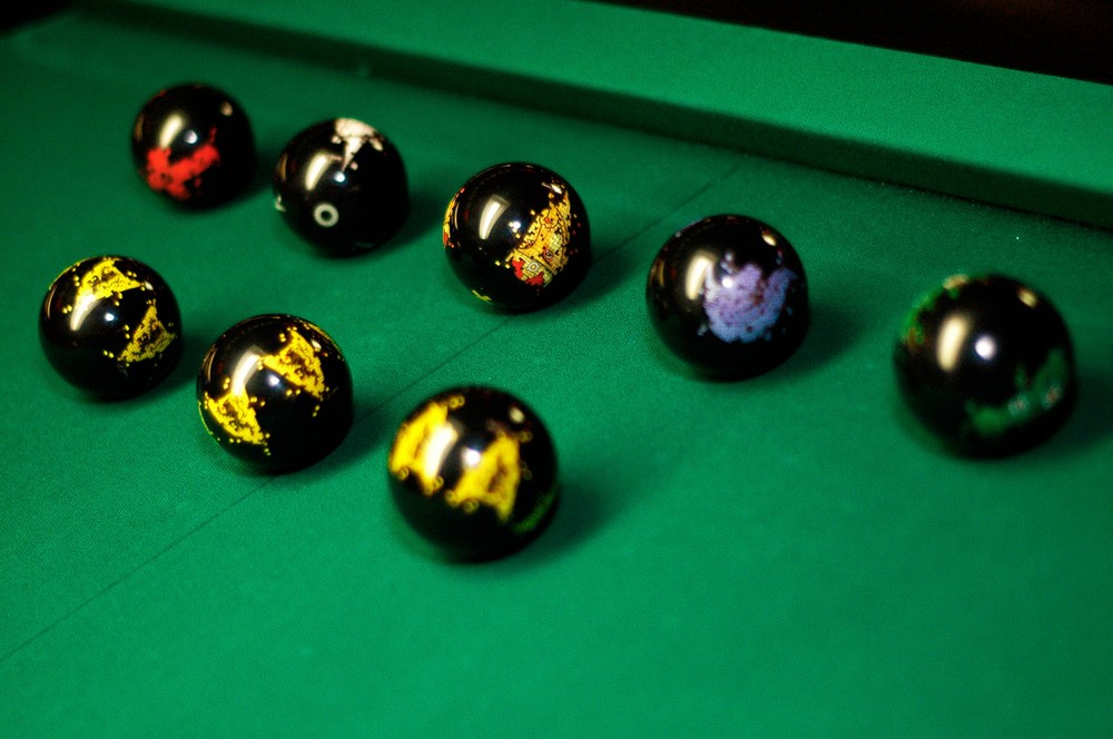 Vigma Billiard Ball Set CUEMATE Game Play Chess on a Pool Table with Rulesbook