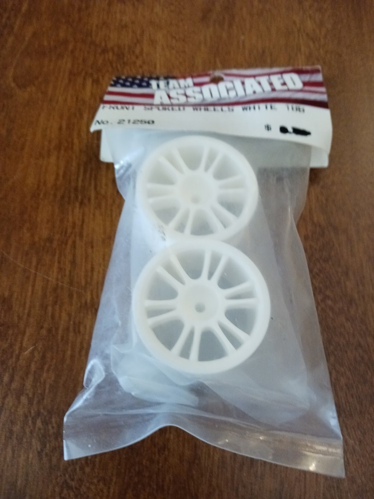 Team Associated Front Spoked White Wheels 18B # 21250