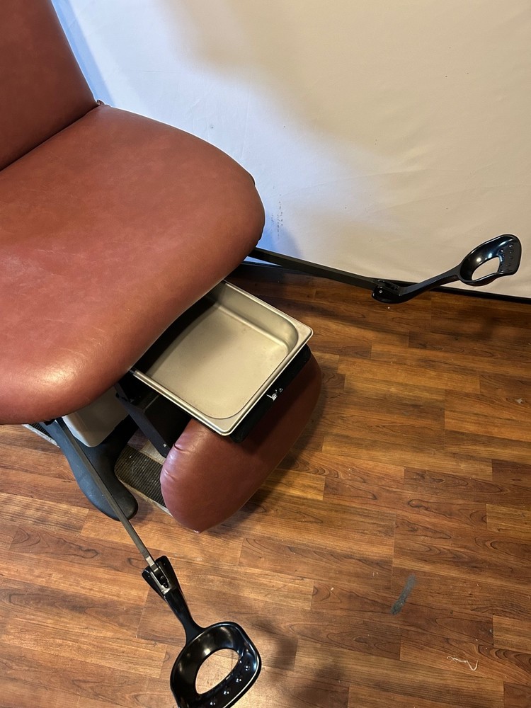 Midmark 630-008 75L Power Exam Table
