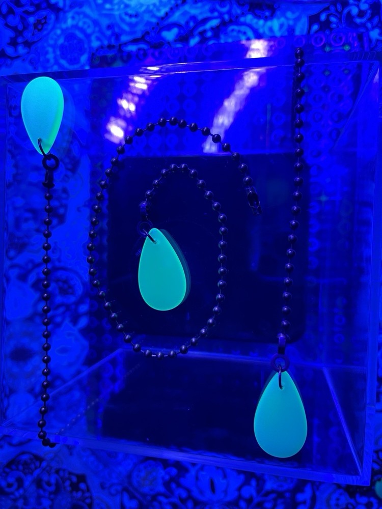 Uranium Blue Aqua Turquoise Teardrop Shaped Lamp Pull Chain Pair