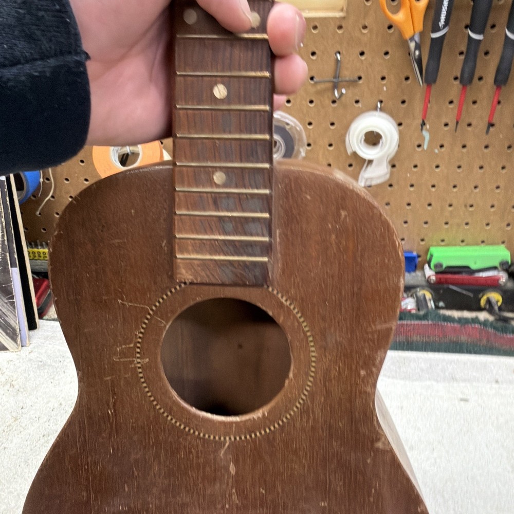 Vintage Baritone/tenor Ukulele