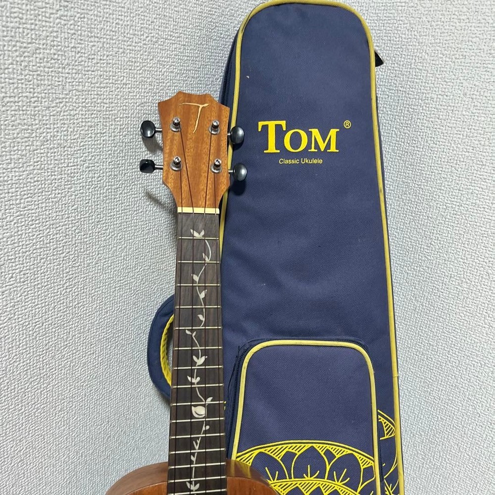Tom JYY-C1 Ukulele with case