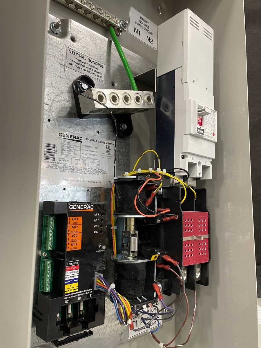 GENERAC RXSW200A3 Smart Transfer Switch 200A, 120/240V, 60Hz*