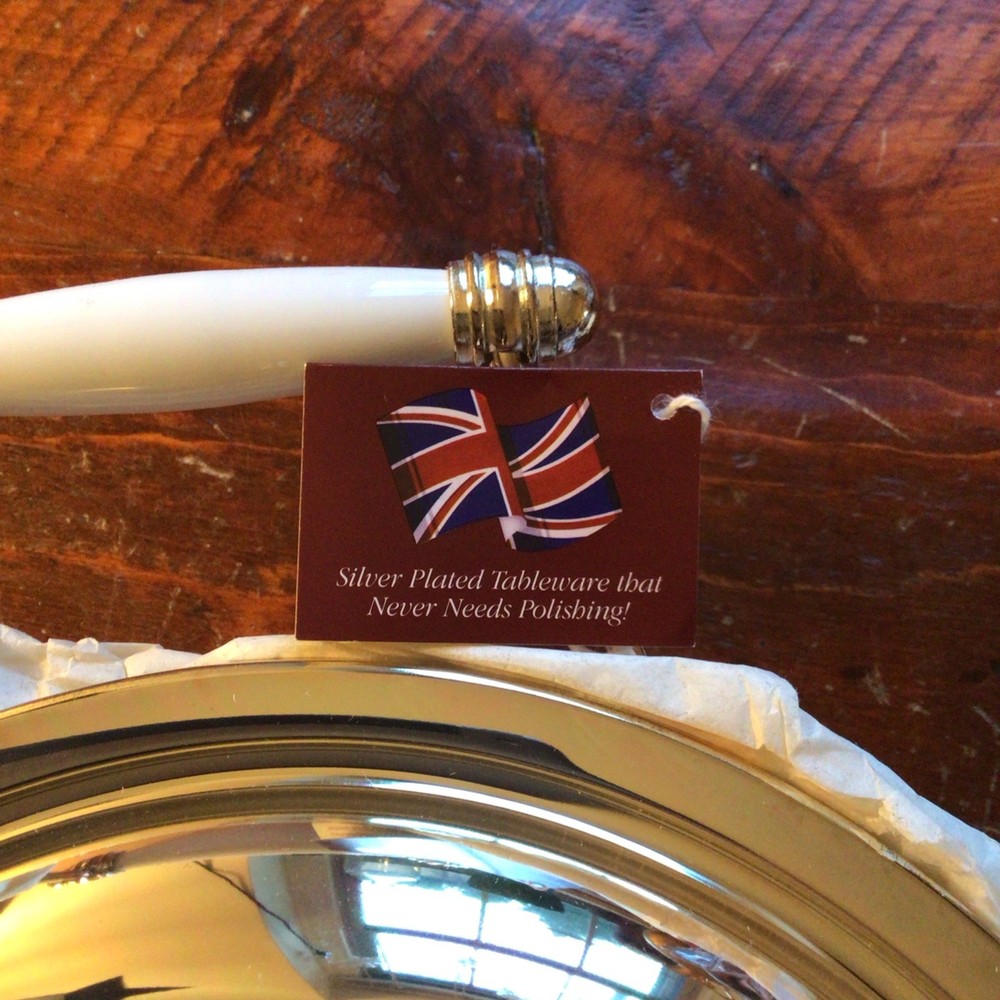 Vintage Queen Anne Silver Plated Covered Vegetable Server with Handles England