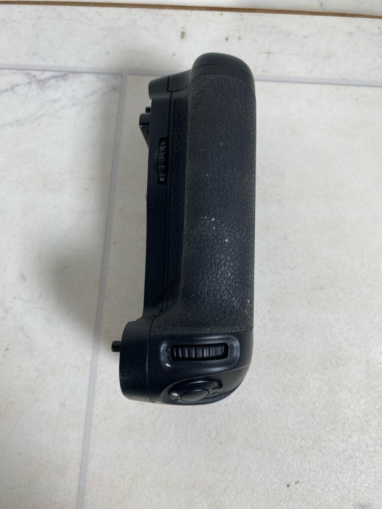 Nikon MB-D16 Multi Battery Power Pack (A1G007740)