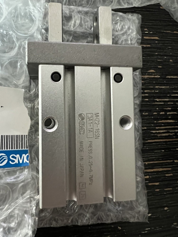SMC MHZ2-16SN Pneumatic EOAT Gripper.