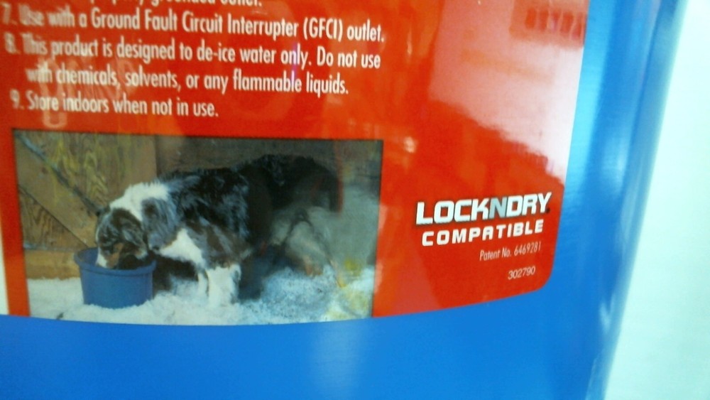 API Heated Plastic Bucket 9 Quart, Blue ***CRACKED*** (9HB) FS