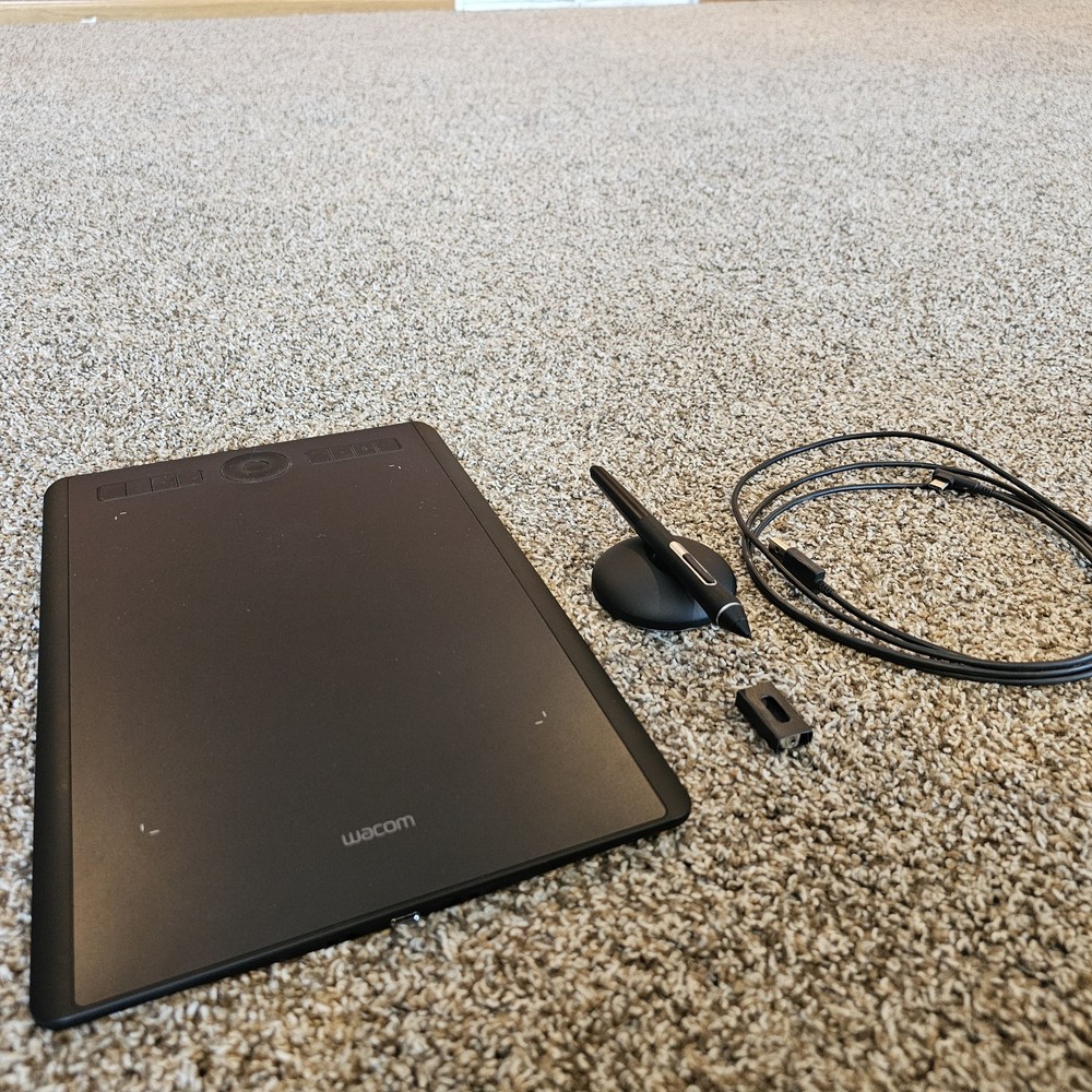 Wacom Graphics Tablet with Pen, Stand & USB Cable