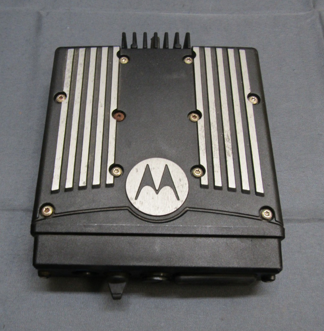Motorola XTL2500 450-520 MHz UHF Remote Head Two Way Radio M21SSM9PW1AN