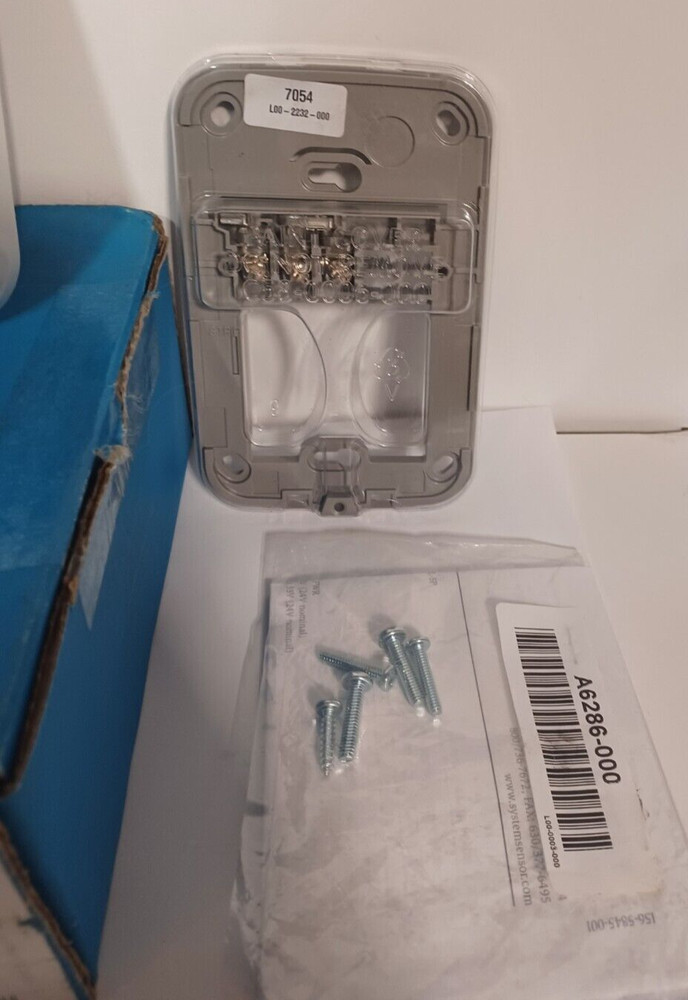 1 New SYSTEM SENSOR SGWL - Strobe White Wall, Compact