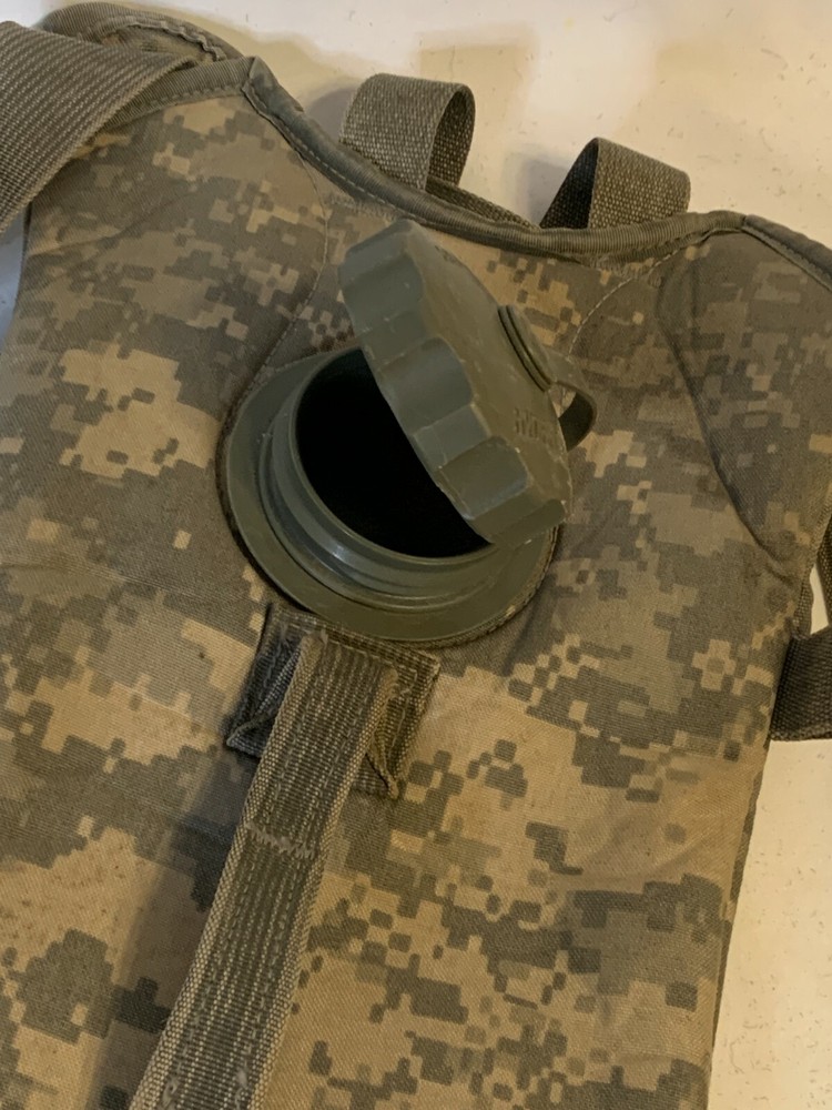 MOLLE II Carrier Hydration System Hydromax w/ Bladder Digital Camo Camelbak