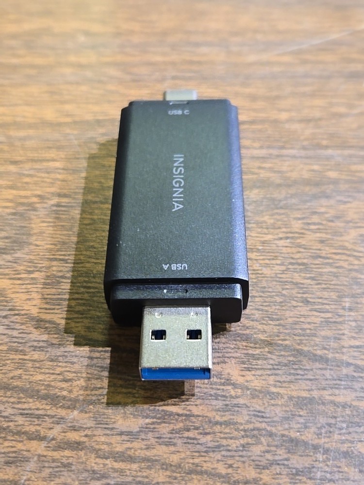 Insignia USB-C / USB 3.0 to SD and microSD Memory Card Reader