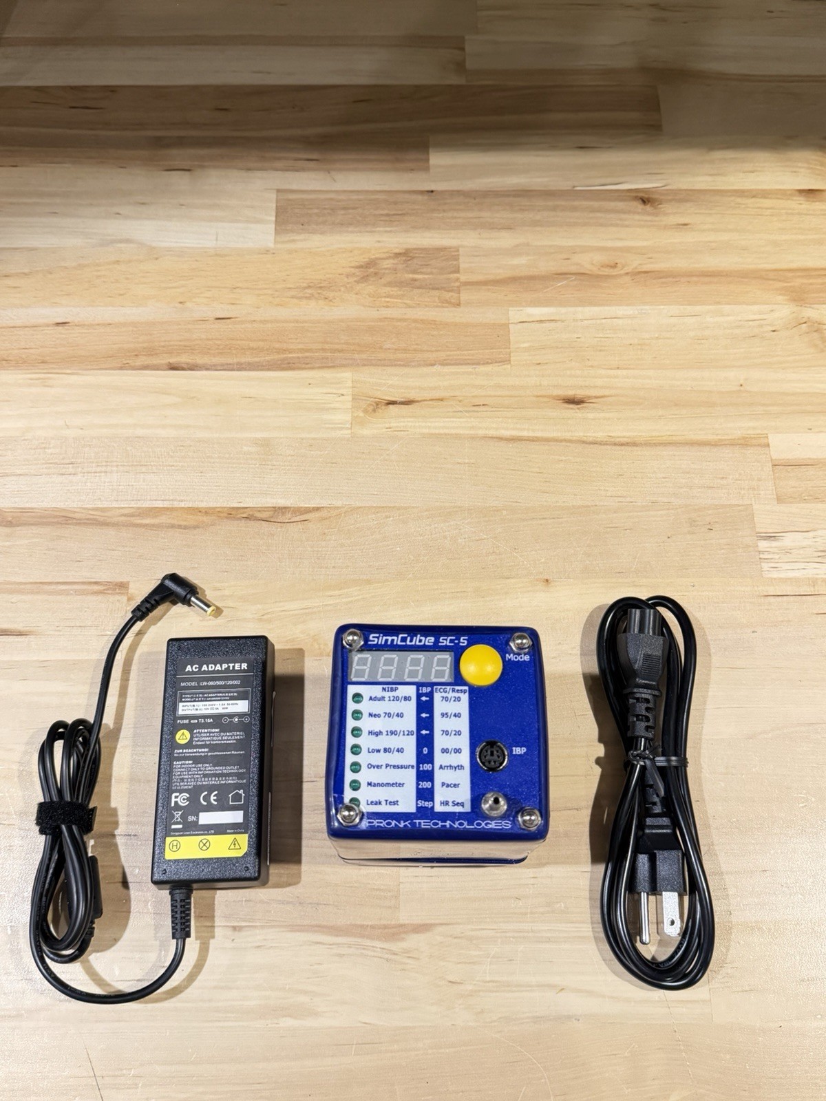 PRONK TECHNOLOGIES SIMCUBE SC-5 PATIENT SIMULATOR W/CHARGER (TESTED)