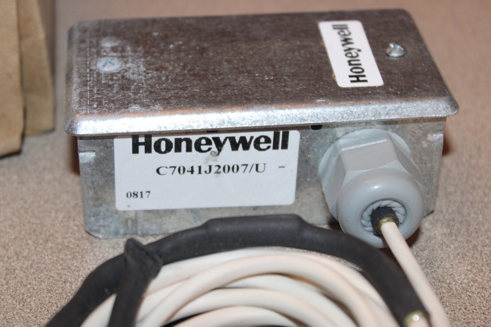 NOS Honeywell C7041j2007 12' Averaging Duct Sensor