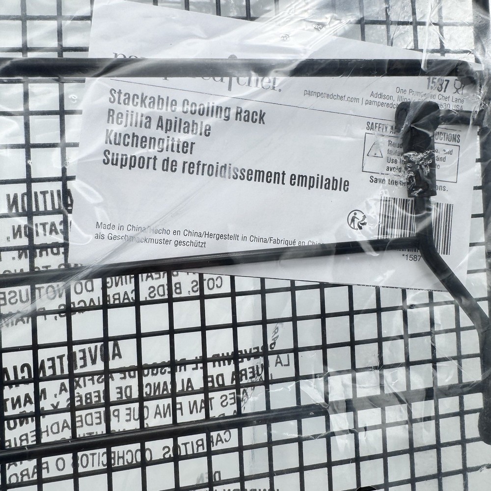 NEW PAMPERED CHEF #1587 One Black Stackable Cooling Rack Rectangle Sealed Bake