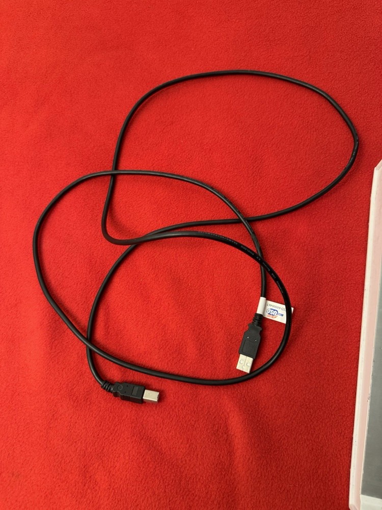 Native Instruments MASCHINE MK2 White – Powers On – No Software for Full Test