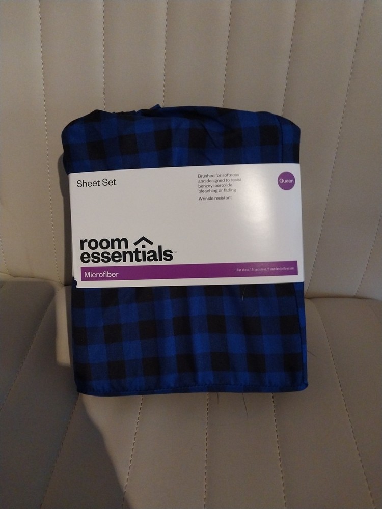 Room Essentials Queen Sized Sheet Set Microfiber Set.