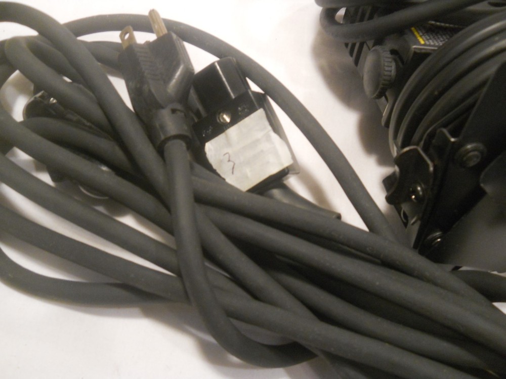 Lowel pro light w barn doors with cord