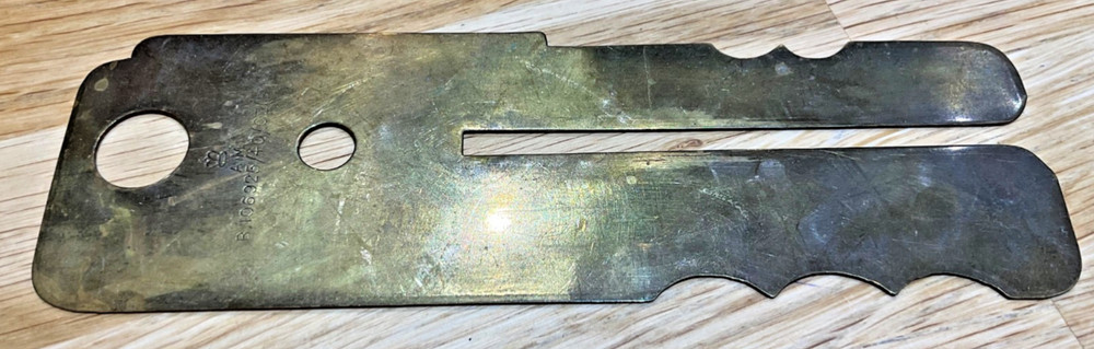 WW2 RAF AIR MINISTRY BRASS BUTTON CLEANER - DATED 1940