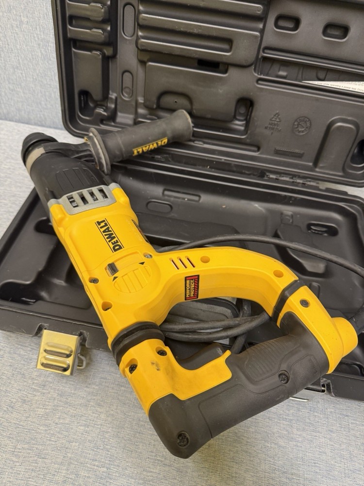 DEWALT D-Handle SDS Hammer Kit - D25263 W/ Case