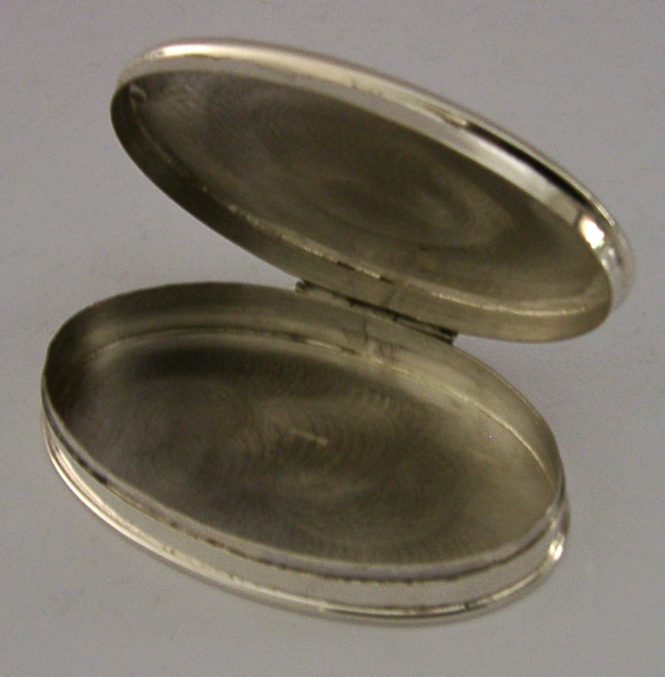 QUALITY ENGLISH SOLID STERLING SILVER GOOD SIZED BOX 2000 2.75 inch