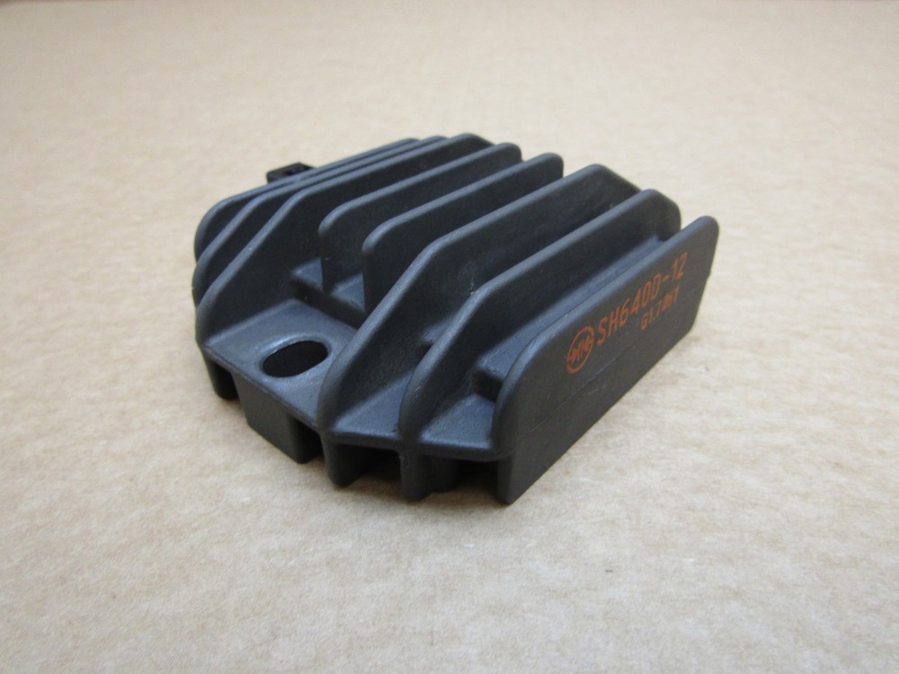 Yamaha YBR 125 Custom 2013 regulator rectifier (15668)