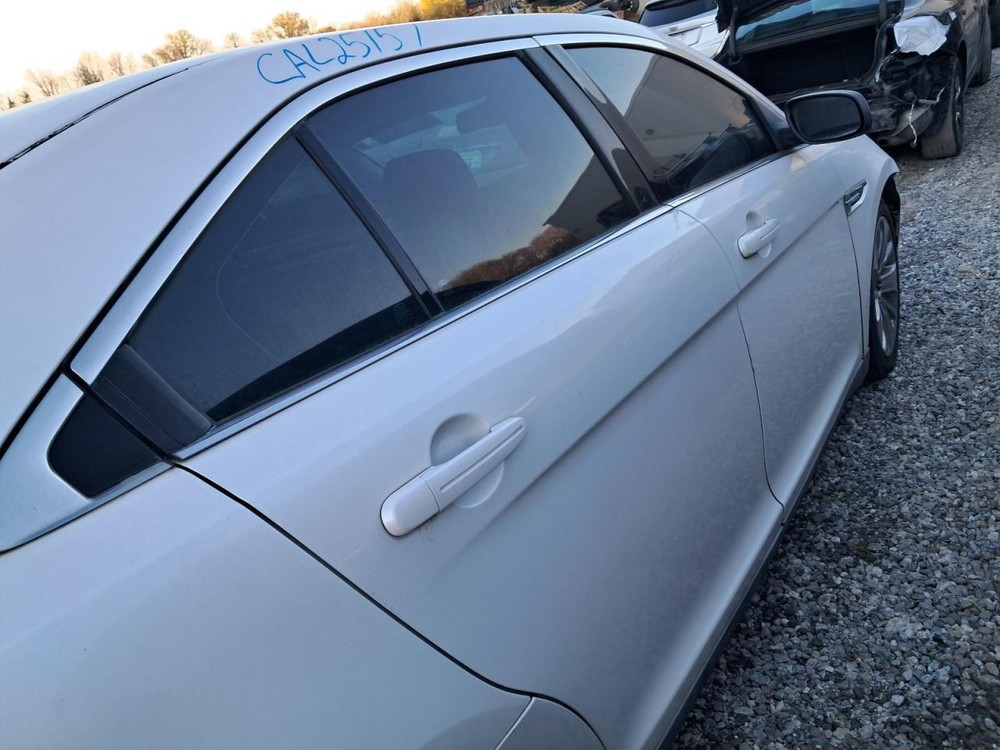 TAURUS 2010 Glove Box 4898459