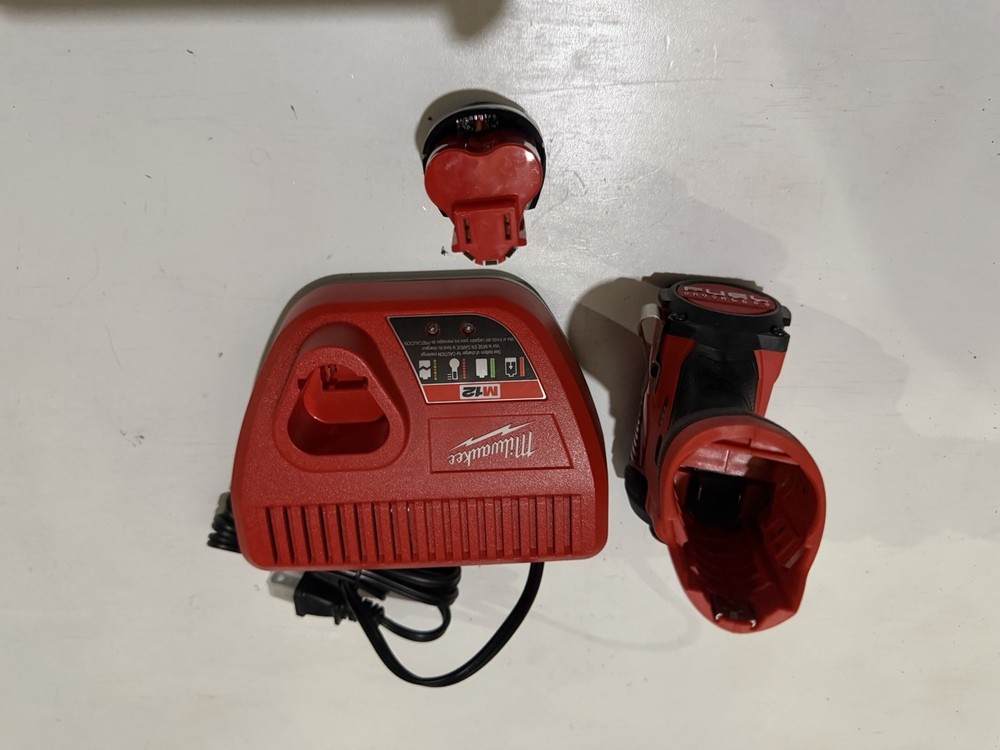 Milwaukee Cordless M12 Impact Driver Kit