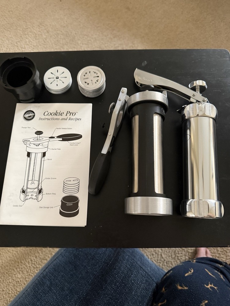 Wilton Cookie Pro And Marcato Biscuits Press Set