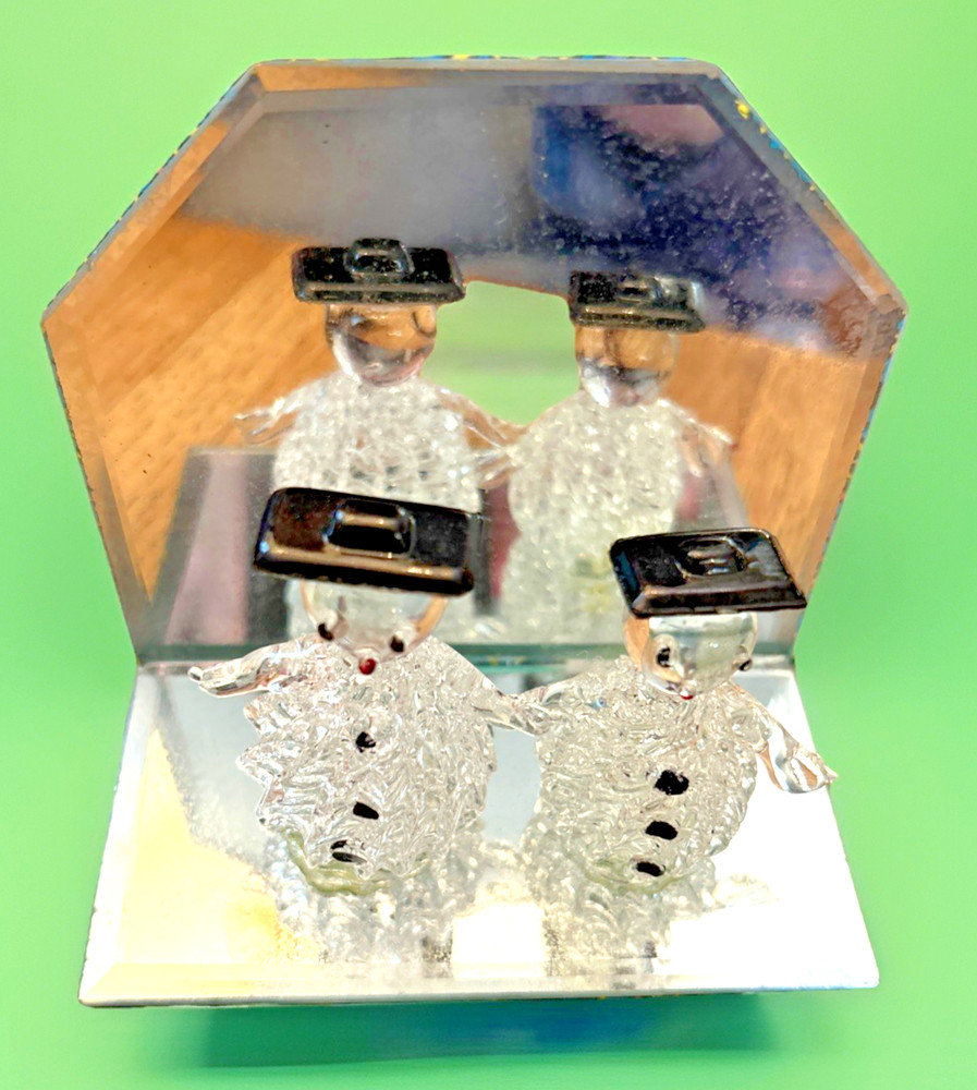 Two Snowmen on mirrored bottom and back G2