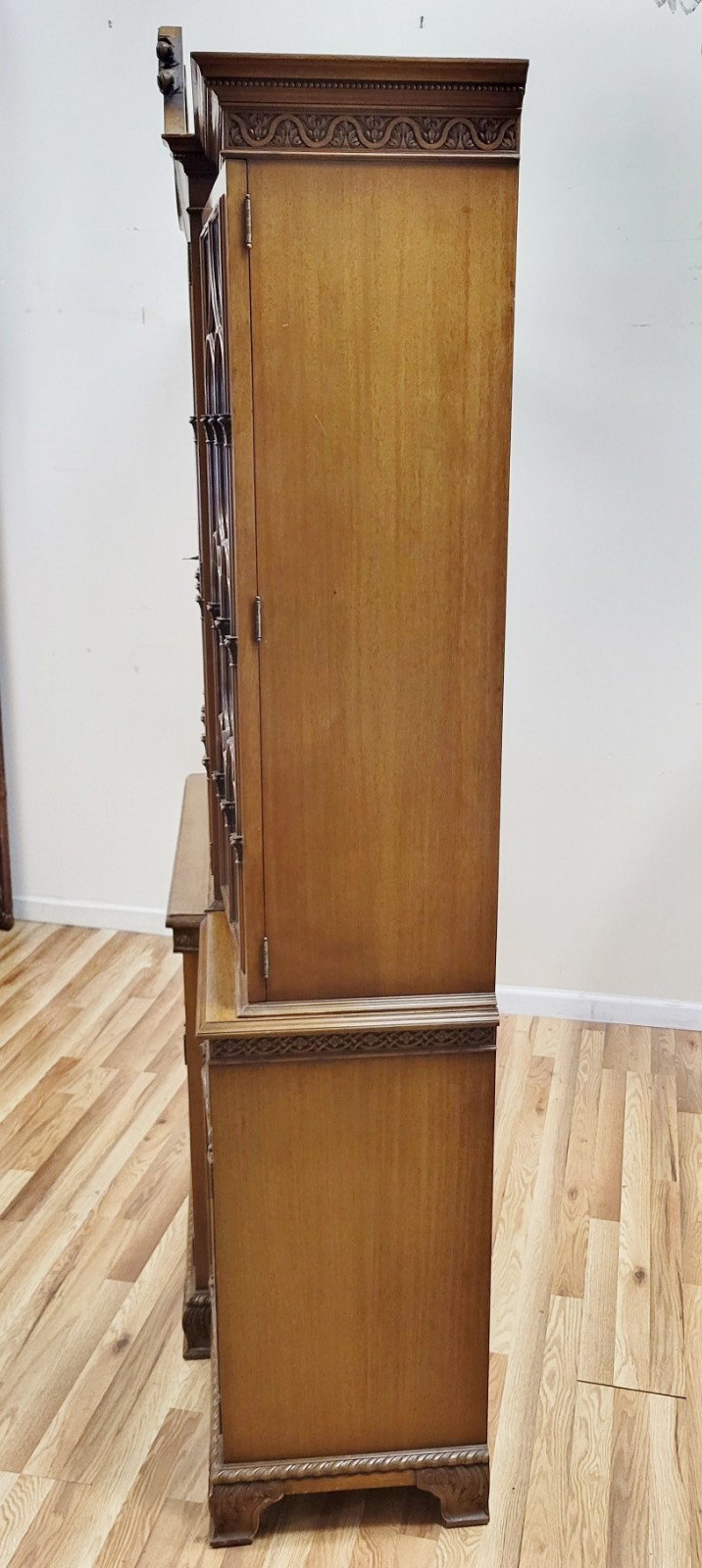 Antique AMERICAN English CHIPPENDALE Style Mahogany Arch Top BREAKFRONT Bookcase