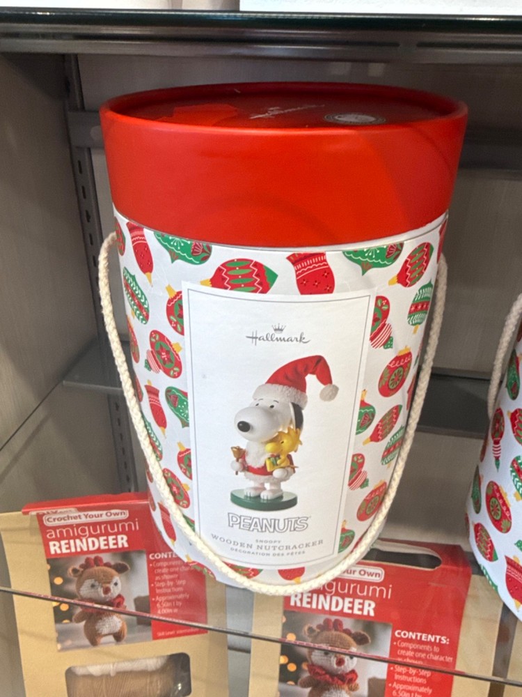 Hallmark Peanuts Snoopy Wooden Nutcracker New In Box