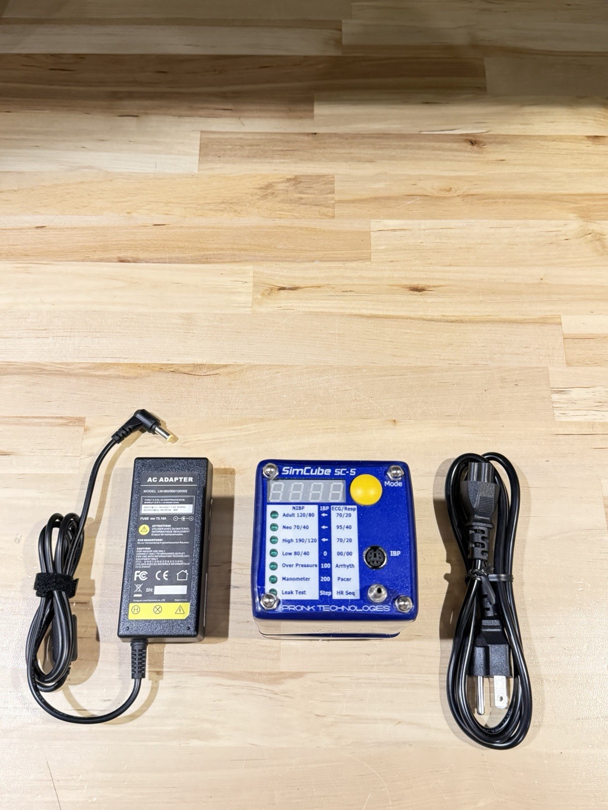 PRONK TECHNOLOGIES SIMCUBE SC-5 PATIENT SIMULATOR W/CHARGER (TESTED)