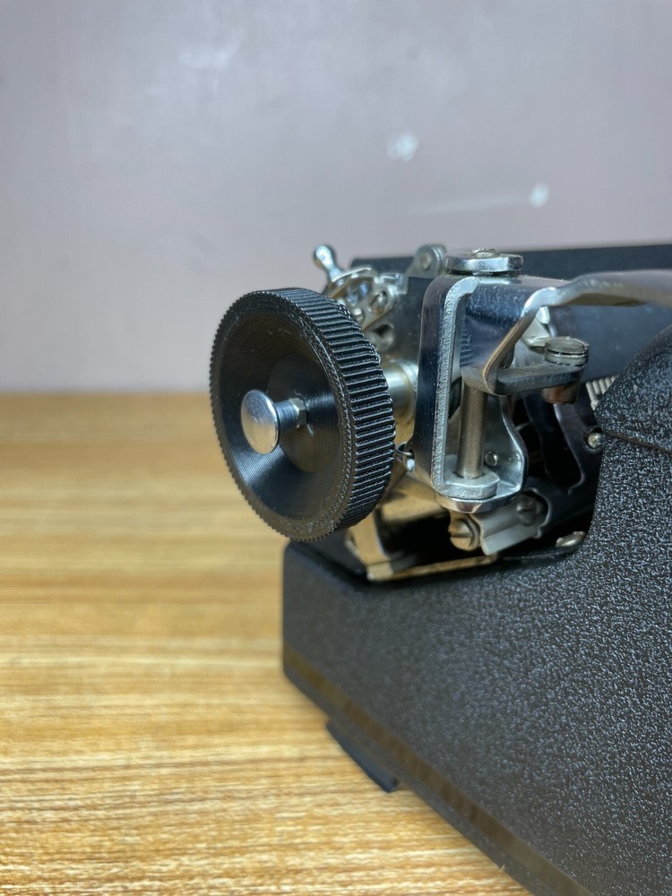 Left Knob Replacement for 1940s Smith-Corona Portable Typewriters