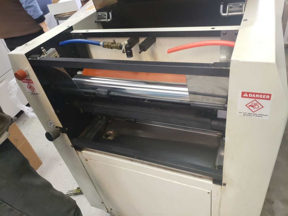 2005 TECH LIGHTING UV COATER & DRYER-18"