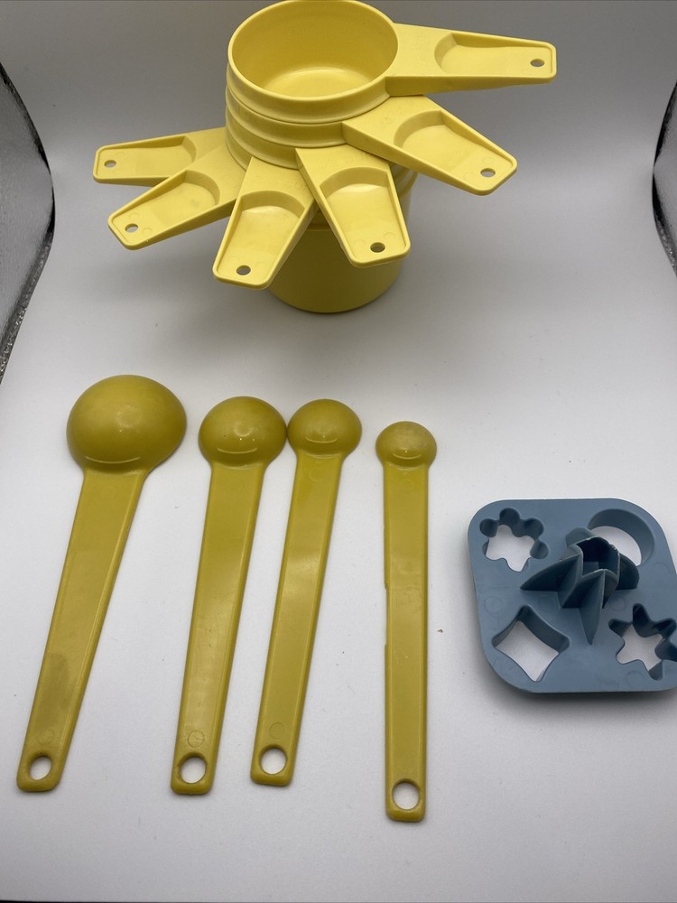 Vintage Tupperware Measuring Cups And Spoons Set Yellow Nesting Stacking 10