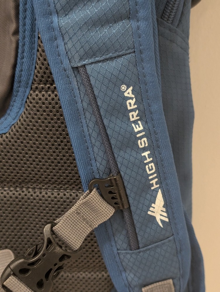 High Sierra Quickshot 70 2.0 Hydration Backpack - Airflow Cooled Back