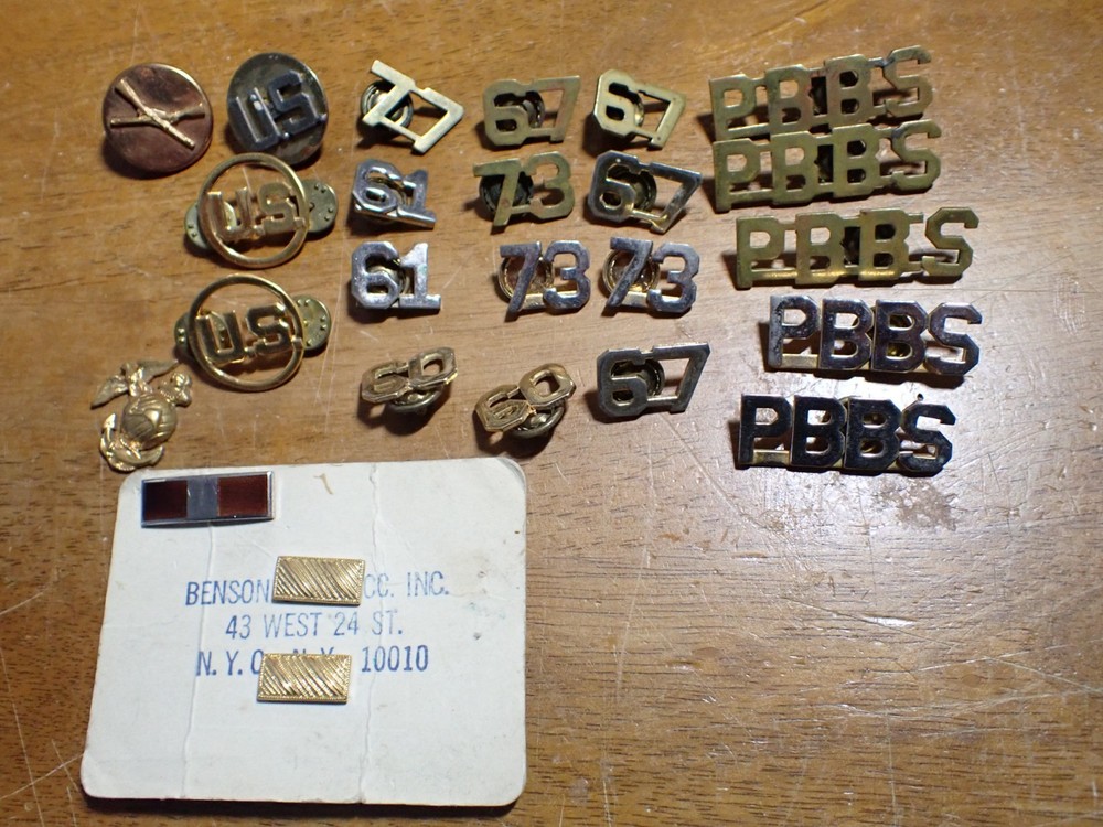ww11 Assorted Military  brass insignia u s army    24  items bx  z#1
