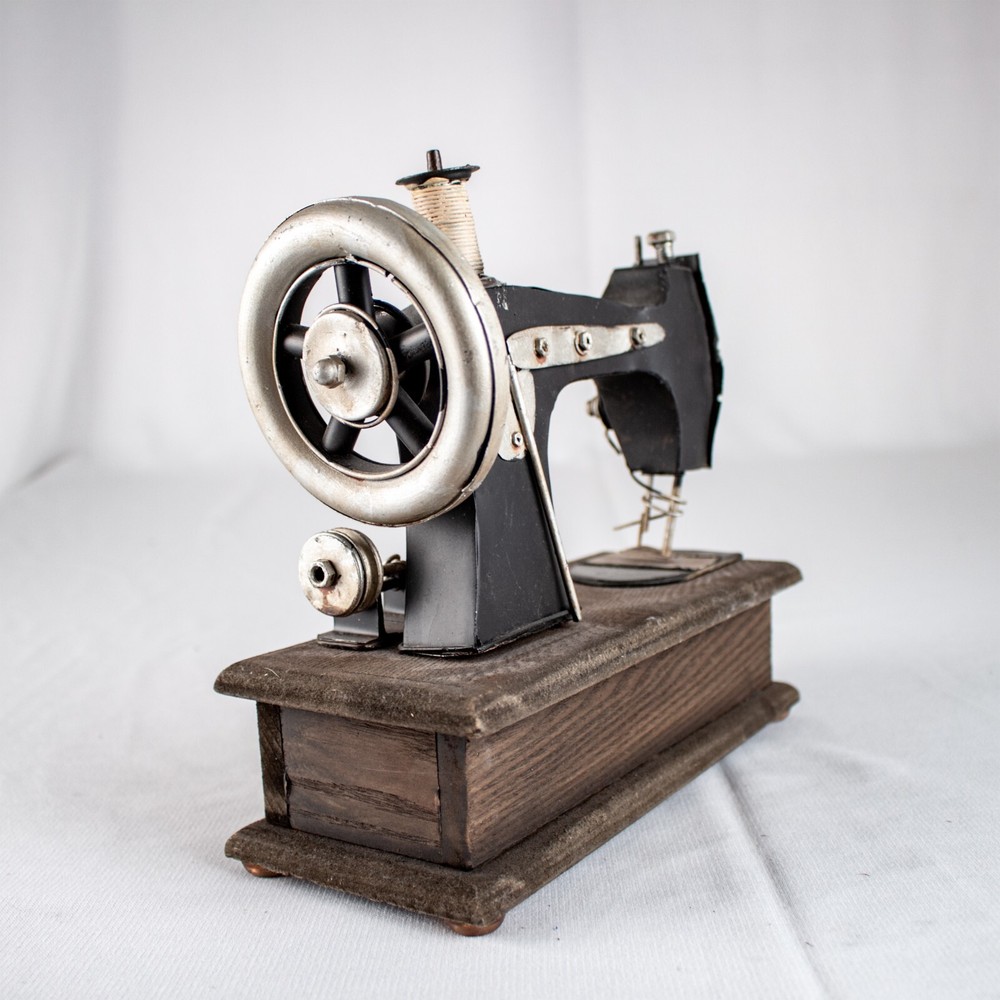 SINGER Sewing Machine Tools Hidden Jewelry Box Decor