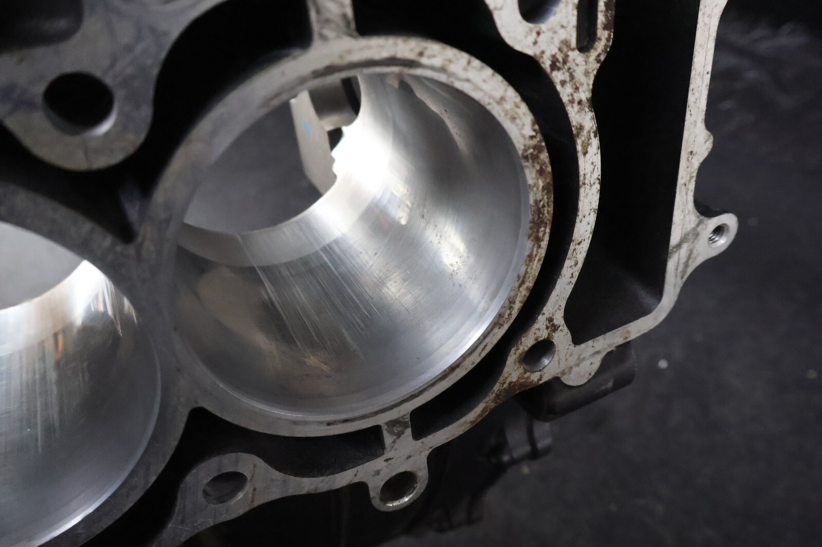 HONDA 2007 CBR1000RR CBR1000 ENGINE CYLINDER MOTOR BLOCK UPPER CRANKCASE