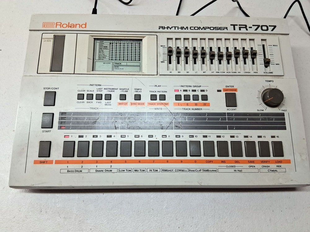 Roland TR-707 Vintage Drum Machine