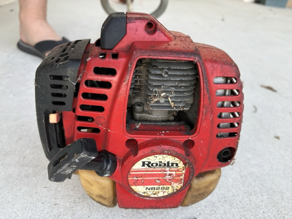 Robin NB252 Gasoline 2-Stroke Straight Shaft String Trimmer