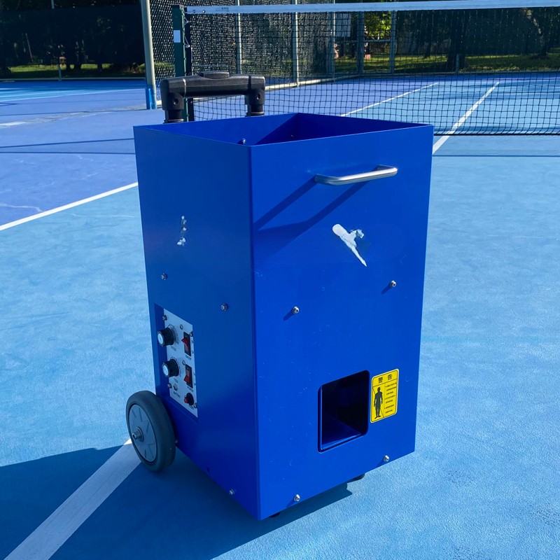 Automatic tennis ball machine for practicing serving with left and right tosses