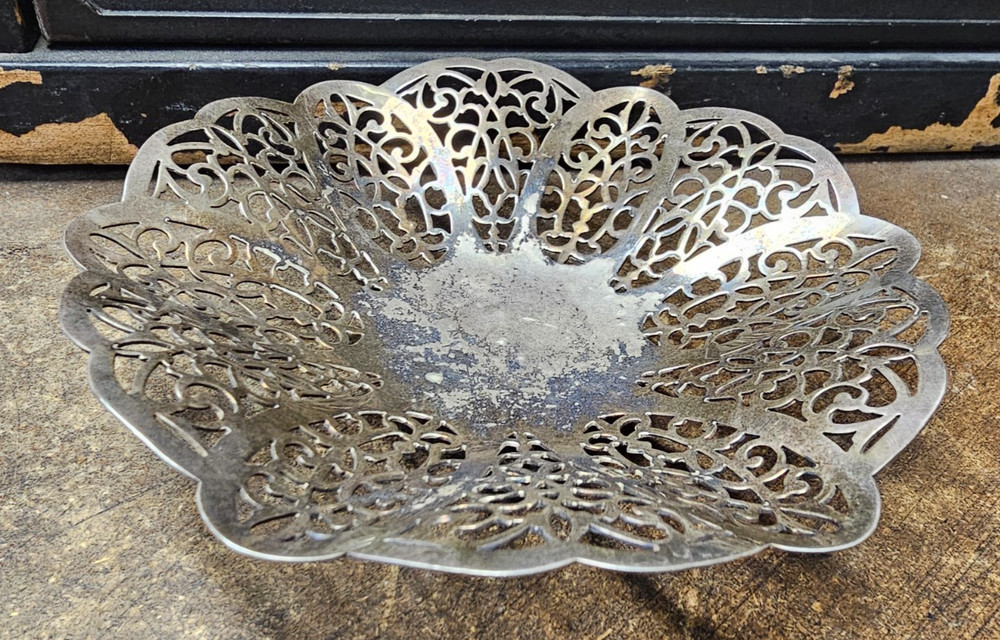 VINTAGE SILVER PLATE LOVELACE CANDY BON BON DISH COLLECTABLE