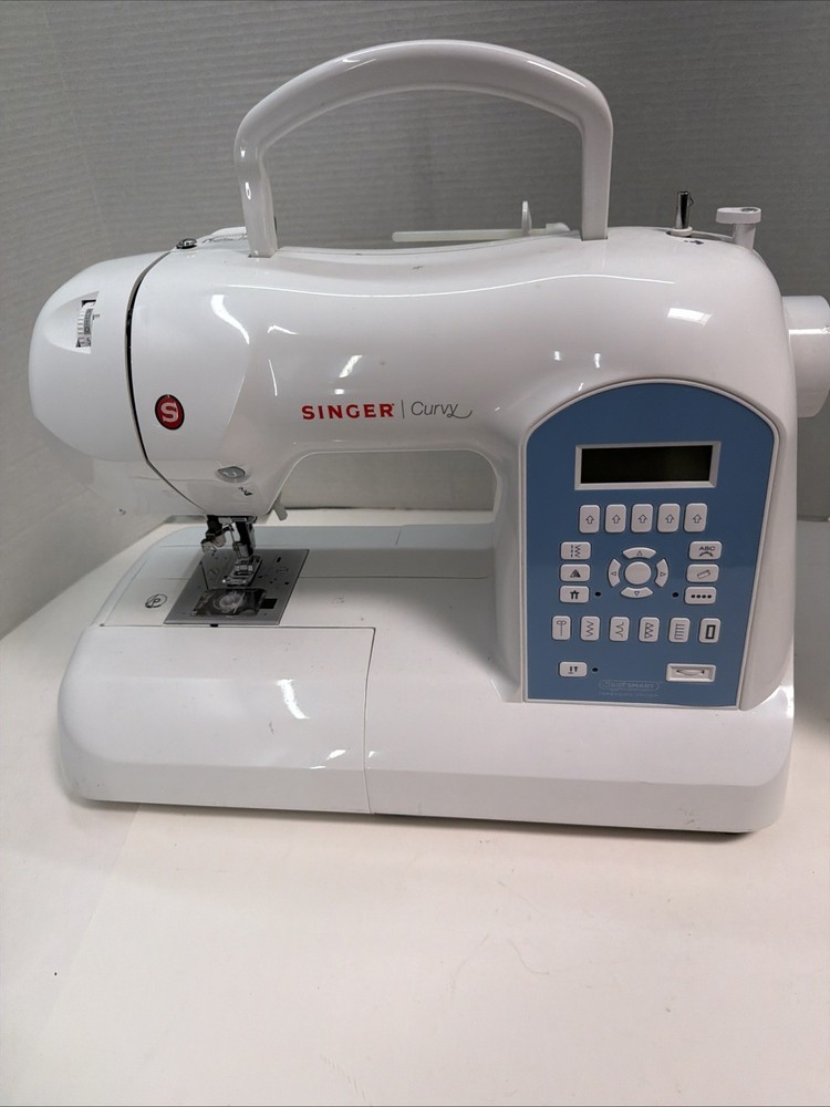 Singer Curvy 8780 Sewing Machine. Untested. For Parts