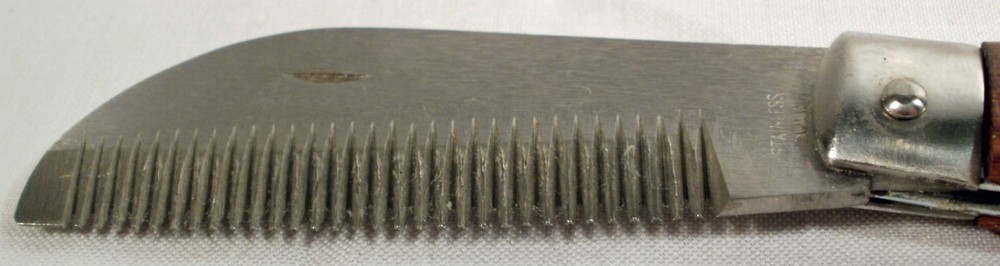 set of two Folding Stripping Combs #24405