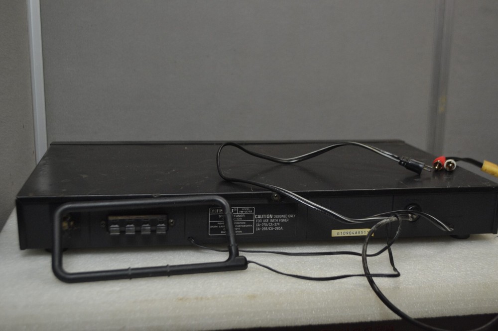 Fisher AM/FM Synthisizer - Tuner Model FM-271A Tested / Working