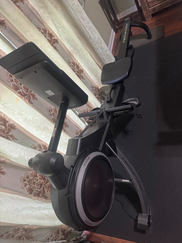 Black Pro form rowing machine opened but used 5 times, good condition