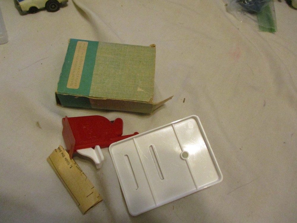 WITCH NEEDLE THREADER